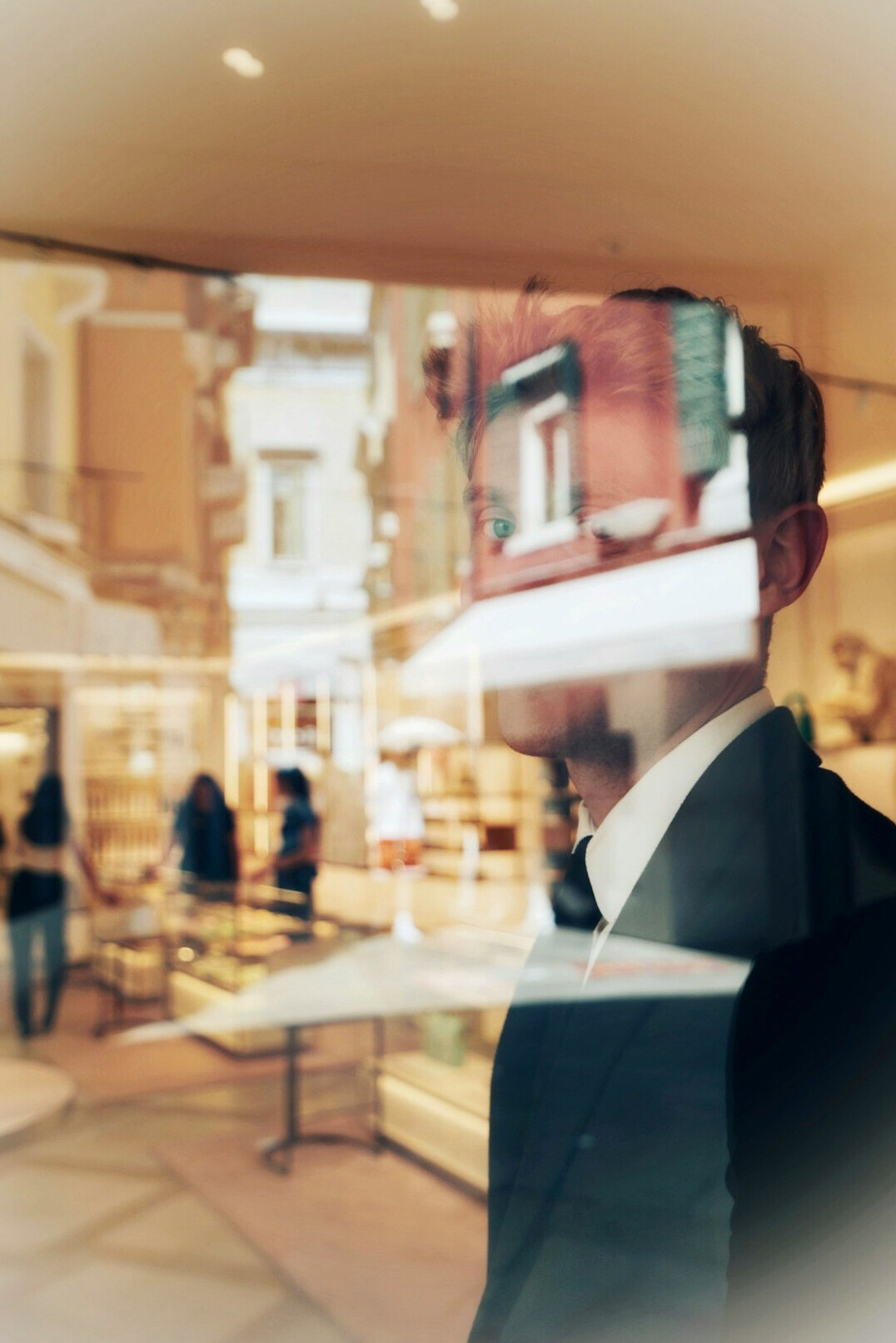 detective in retail store